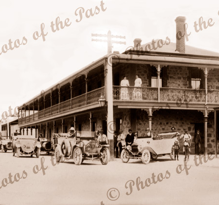 Mannum Hotel, SA, South Australia, ladies, cars c 1910s