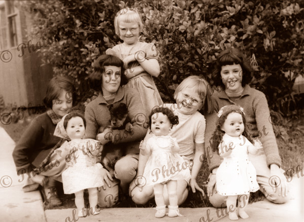 Hawthorndene girls & their dolls (see also 1685) SA. South Australia 1955