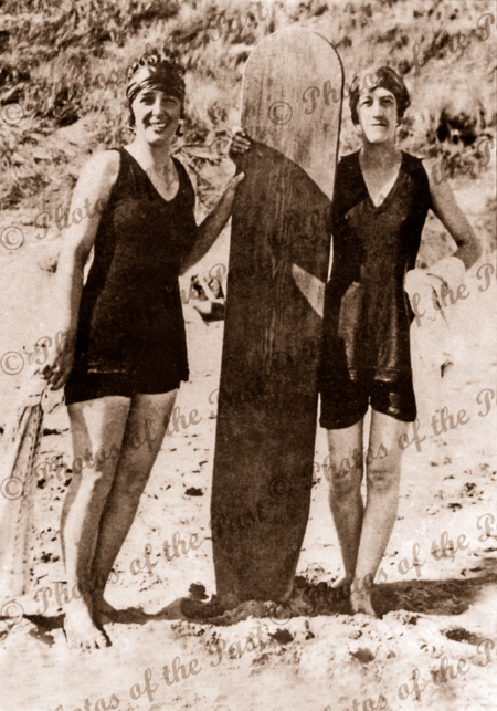 First women "surfies", Grace Smith-Wootton & Win Harrison 1915