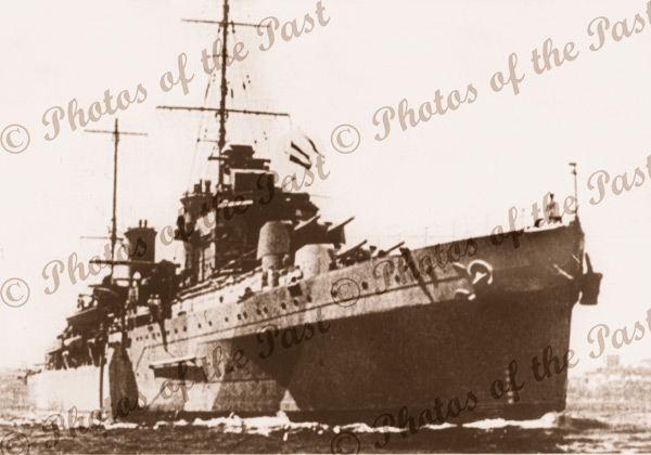 Cruiser HMAS SYDNEY (2) - sunk by raider KORMORAN 19 Nov 1941