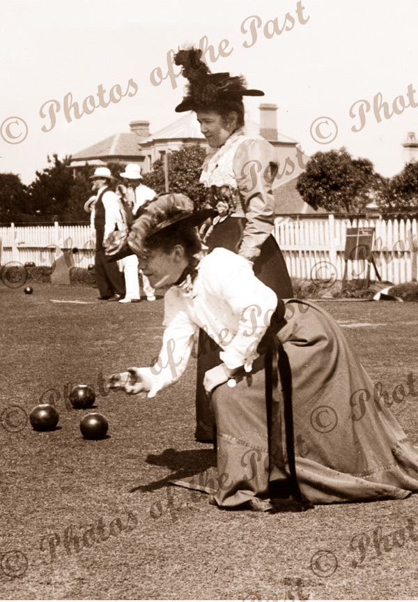 The ladies game (bowling) lawn bowls