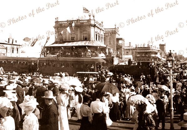 Holiday crowd & Pier Hotel, Glenelg, SA.c1910. South Australia