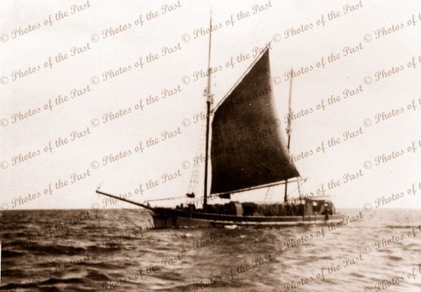 Ketch LADY DORIS under sail, shipping