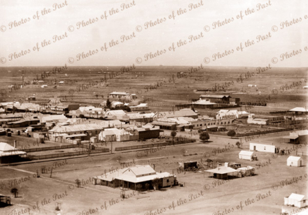 Township of Day Dawn (now called Cue) 100 km sth of Meekatharra, WA. Mining. 1910s Western Australia.
