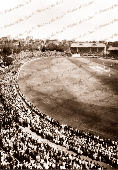 Adelaide Oval 4th day 4th Test vs England (Vert) 2 February, 1937. Cricket. South Australia.